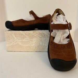 Keen Brown Flats